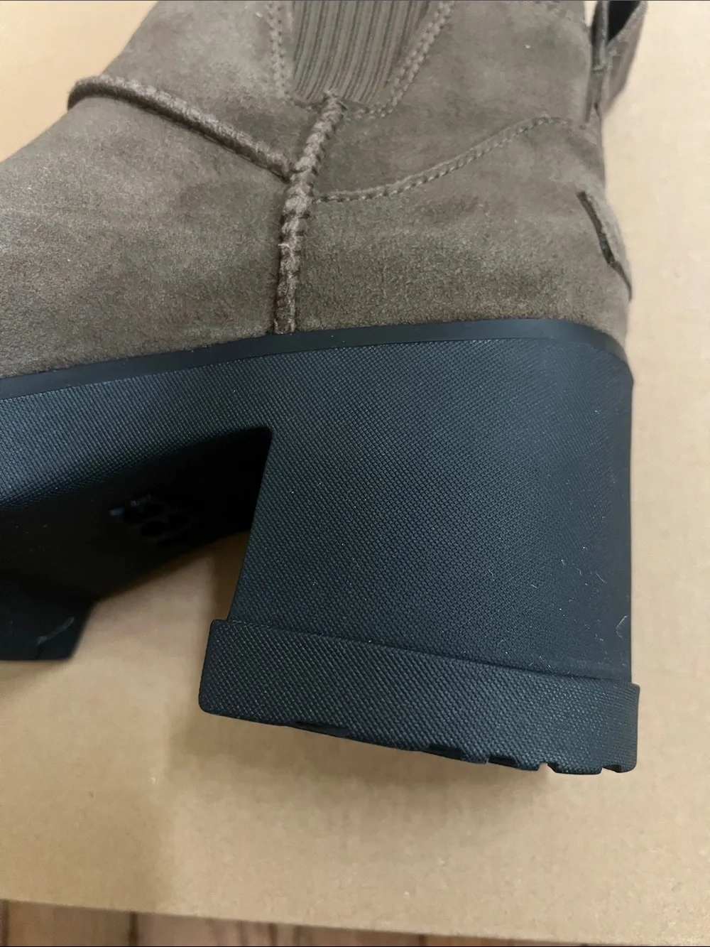 Ugg Women's Moxy Block Heel Chelsea Boots
